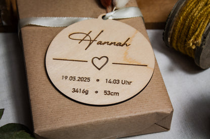 Anhänger | Holzschild &quot;Geburt/Baby&quot; personalisiert